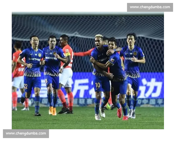 恒大与苏宁第二回合决战上演中超争冠走势关键一战全场焦点之夜对决